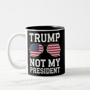 Caneca De Café Em Dois Tons Trump Não É Meu Presidente Anti-Trump