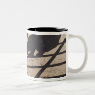 Caneca De Café Em Dois Tons Tucson, Arizona: Sombras dos competidores do Rodei