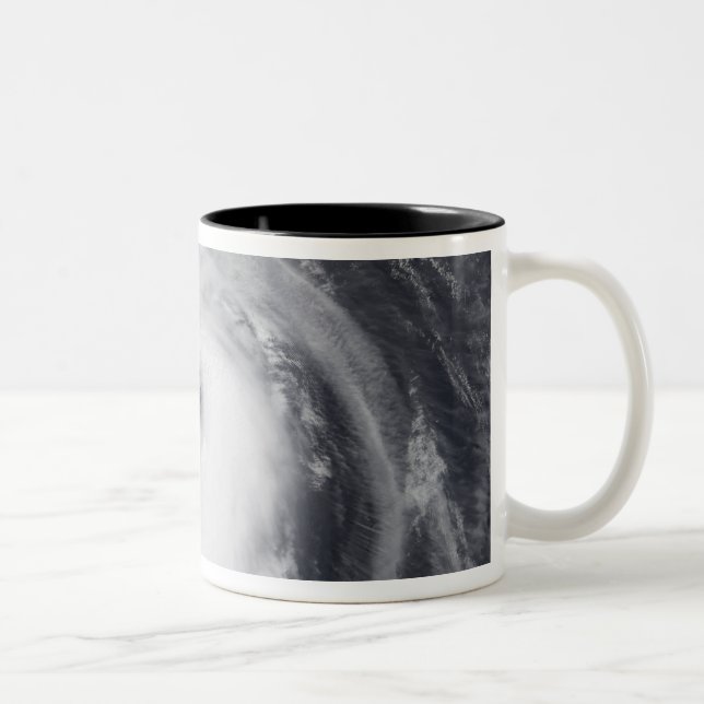 Caneca De Café Em Dois Tons Typhoon Chaba no oceano Pacífico ocidental (Direita)