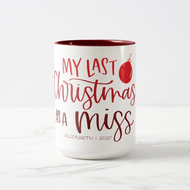 Caneca De Café Em Dois Tons Último Natal como Senhorita | Letras vermelhas sus (Centro)