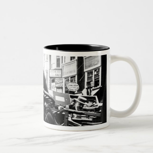 Caneca De Café Em Dois Tons Um acidente de rua (Direita)