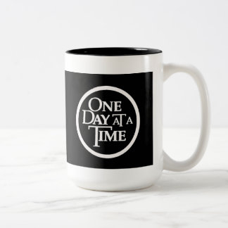 Caneca De Café Em Dois Tons Um dia em uma caneca do tempo
