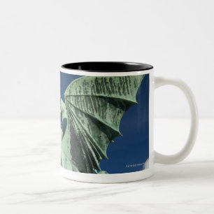 Caneca De Café Em Dois Tons Um dos quatro dragões de bronze no dragão