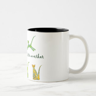 Caneca De Café Em Dois Tons Um gato apenas conduz a outro