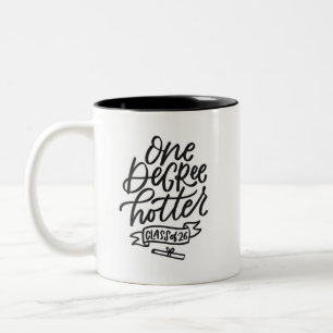Caneca De Café Em Dois Tons Um Grau Mais Quente 2026 Letra à Mão