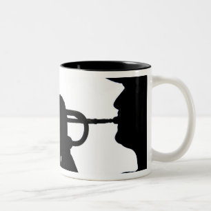 Caneca De Café Em Dois Tons Um membro do serviço joga um acordo