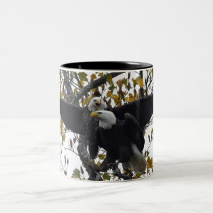 Caneca De Café Em Dois Tons Um par de águias-carecas durante a temporada de q