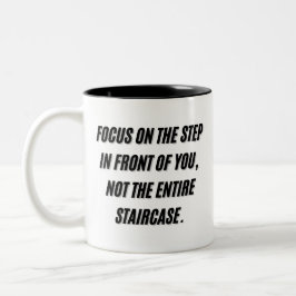 Caneca De Café Em Dois Tons Um passo de cada vez