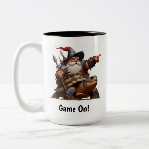 Caneca De Café Em Dois Tons Um Pequeno Guerreiro Gnomo se Possuindo com sua To