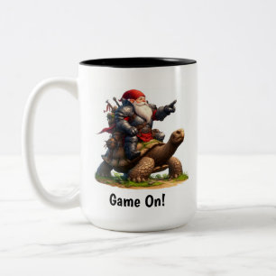 Caneca De Café Em Dois Tons Um Pequeno Guerreiro Gnomo se Possuindo com sua To