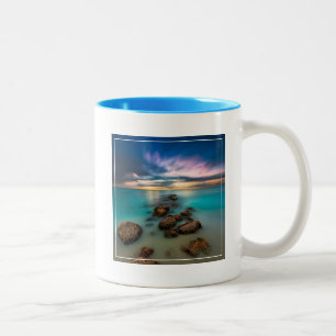 Caneca De Café Em Dois Tons Um por do sol bonito sobre turcos & Caicos da baí