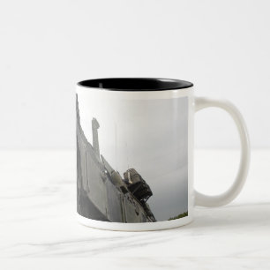 Caneca De Café Em Dois Tons Um veículo de recuperação de hercules da M88A2
