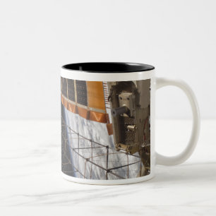 Caneca De Café Em Dois Tons Uma asa da disposição solar