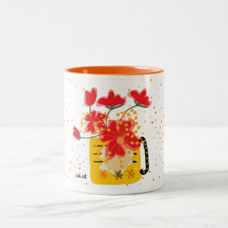 Caneca De Café Em Dois Tons Uma caneca de café em tons de cores com um buquê d