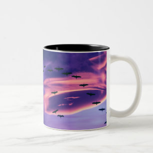 Caneca De Café Em Dois Tons Uma composição fotográfica de grous-da-sibéria em