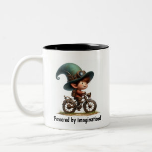 Caneca De Café Em Dois Tons Uma criança feliz dirigindo uma bicicleta a vapor
