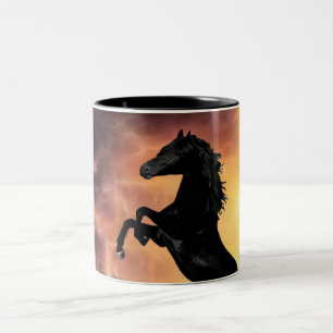 Caneca De Café Em Dois Tons Uma elevação do cavalo do garanhão do frisão