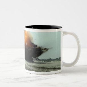 Caneca De Café Em Dois Tons Uma explosão explode