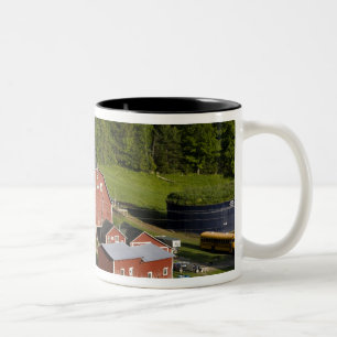 Caneca De Café Em Dois Tons Uma fazenda em Barnet Center, Vermont. Connecticut