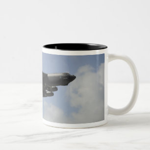 Caneca De Café Em Dois Tons Uma força aérea de E.U.B-52 Stratofortress em v