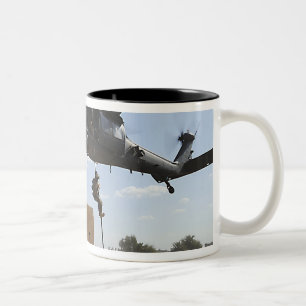 Caneca De Café Em Dois Tons Uma força aérea de E.U. Pararescuemen