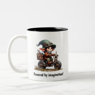 Caneca De Café Em Dois Tons Uma jovem e feliz criança dirigindo uma moto Steam