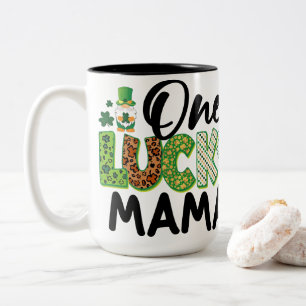 Caneca De Café Em Dois Tons Uma Mamãe Sortuda Clover Gnome Grap do Dia de São