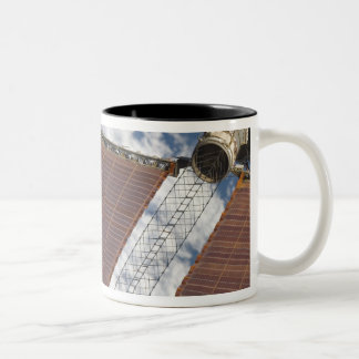 Caneca De Café Em Dois Tons Uma matriz solar reparada