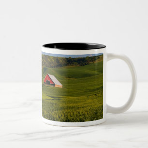 Caneca De Café Em Dois Tons Uma vista panorâmica de um celeiro em Moscow Idaho