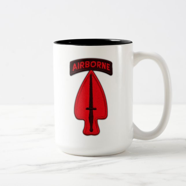 Caneca De Café Em Dois Tons usasoc special ops sof operations command veterans (Direita)