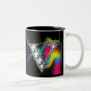 Caneca De Café Em Dois Tons "V" Diamond Bling no Rainbow Swirl Mug