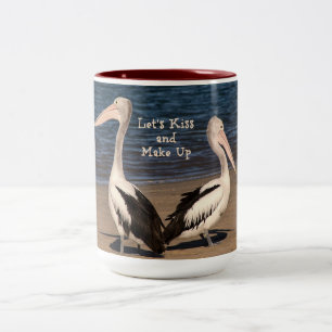 Caneca De Café Em Dois Tons "Vamos Beijar e Fazer as Pazes" Pelicanos na Praia