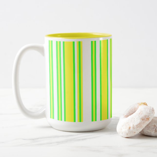 Caneca De Café Em Dois Tons Várias faixas Verticais Verticais Amarelas (Com Donut)