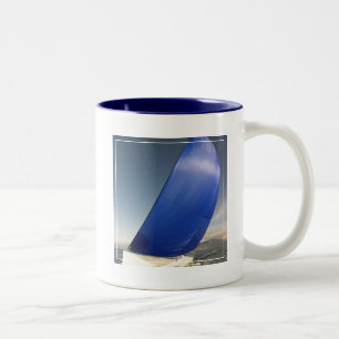 Caneca De Café Em Dois Tons Veleiro que derruba no vento