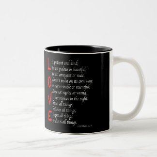 Caneca De Café Em Dois Tons Versos cristãos do AMOR - sangue do cristo, preto