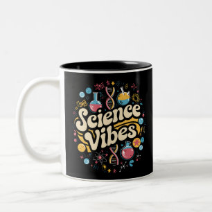 Caneca De Café Em Dois Tons Vibrações Científicas Groovy Primeiro Dia de Volta
