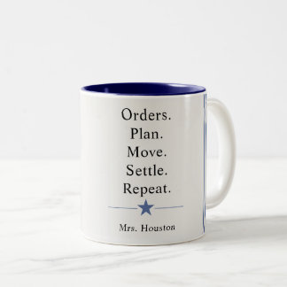 Caneca De Café Em Dois Tons Vida de Cônjuge Militar é Divertida