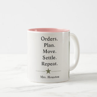 Caneca De Café Em Dois Tons Vida de Cônjuge Militar é Divertida