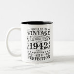Caneca De Café Em Dois Tons Vintage 1942 80Th Birthday Gift Men Women Original<br><div class="desc">Looking for the perfect funny 80th Birthday Anniversary Mens Tee? The "Vintage 1942 80th Birthday All Original Parts" grunge design is a great gift idea for anyone born in 1942 who is turning 80 years old this year. Perfect for the birthday celebration or surprise party for him or her, bring...</div>
