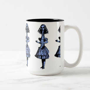 Caneca De Café Em Dois Tons Vintage Alice Stretch no País das Maravilhas