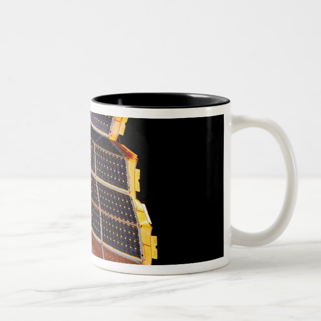 Caneca De Café Em Dois Tons Vista aproximada das matrizes solares (Direita)