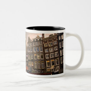 Caneca De Café Em Dois Tons Vista da arquitetura única e empena