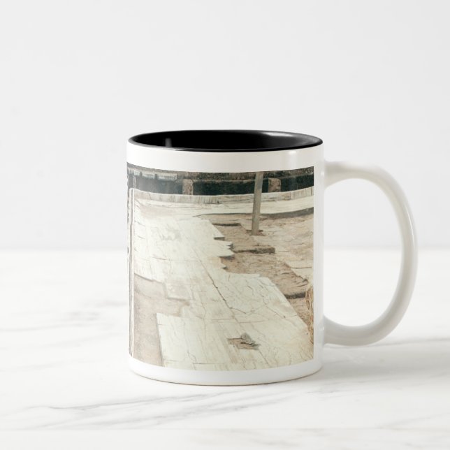 Caneca De Café Em Dois Tons Vista de um lavabos comunal (Direita)