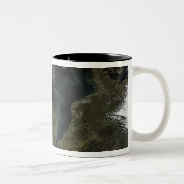 Caneca De Café Em Dois Tons Vista por satélite da Europa Norte (Direita)