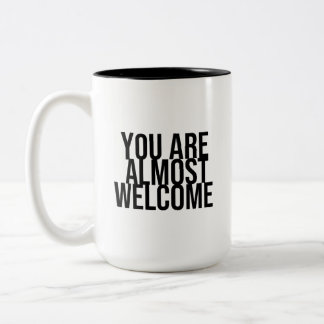 Caneca De Café Em Dois Tons Você é quase bem-vindo