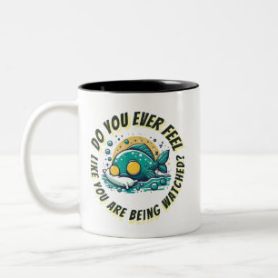 Caneca De Café Em Dois Tons Você se sente vigiado? Peixe Amarelo