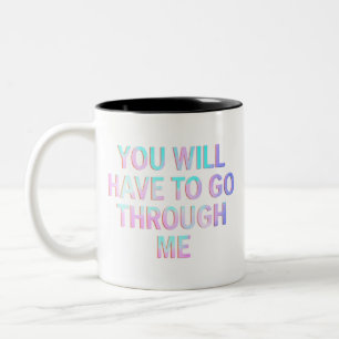 Caneca De Café Em Dois Tons Você terá que passar por mim LGBTQ Trans divertido
