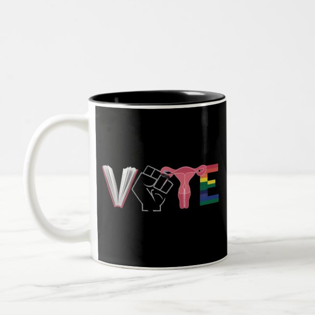 Caneca De Café Em Dois Tons Votar feministas: Livros proibidos LGBTQ (Esquerda)