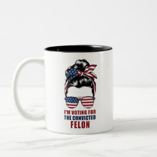 Caneca De Café Em Dois Tons Voto a favor do condenado Felon Pro Trump 2024