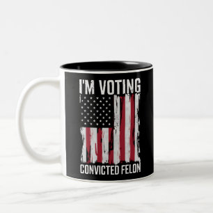 Caneca De Café Em Dois Tons Voto a favor do condenado Felon Pro Trump 2024